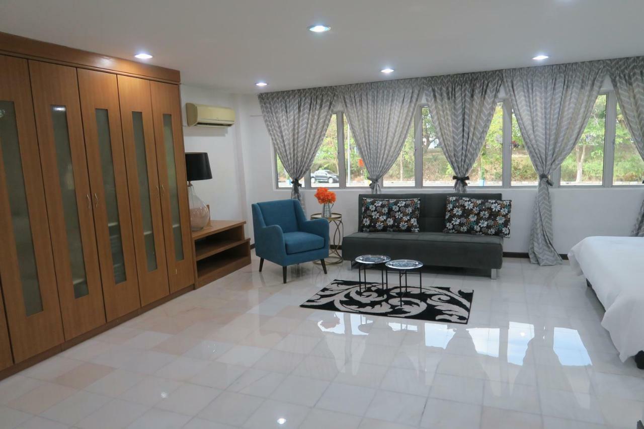 Loft 3 Apartment Паданг Бесар Екстериор снимка